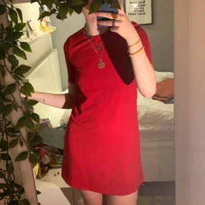 Klänning - Rak röd klänning