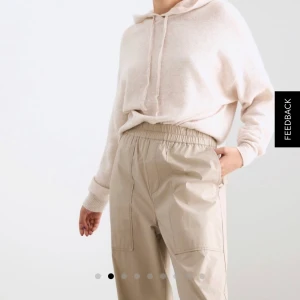 Stickad hoodie  - Hej säljer fin tröja i s men passar xs från Lindex i nyskick ❤️