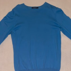 J Lindberg tröja  - Tunn j Lindberg tröja, storlek M, köpt på Åhléns i stockholm