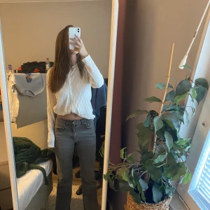 Jeans - Jättefina, helt nya jeans från Gina!! Lappen är fortfarande på💕 Jag är 165 och dom går ända ner till marken med skor! Jättefin passform, typ bootcut/raka i modellen