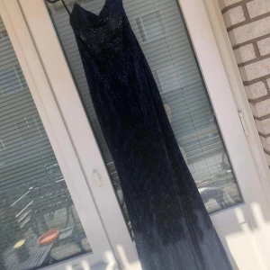 Finn klänning  - Använd en gång 