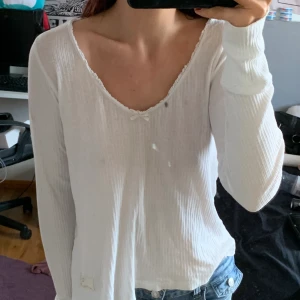 odd Molly tröja 🥰 - kommer inte till användning, lite slitage på loggan men annars 10/10 skick 💋