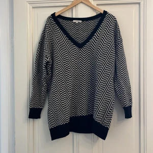 Dagmar kofta - Kofta från Dagmar, storlek XS men oversize. Fint använt skick. 