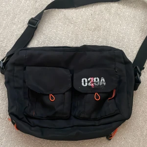 Ascool Cross over bag - Skriv till mig för mer info!❤️