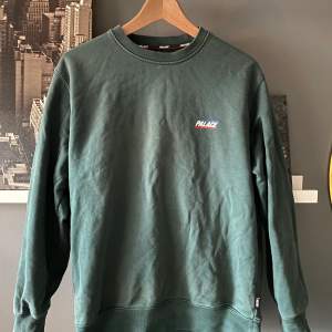 Palace tröja köpt vid drop. Retail 130£ Säljer för 500kr. Pris kan diskuteras vid snabbaffär.