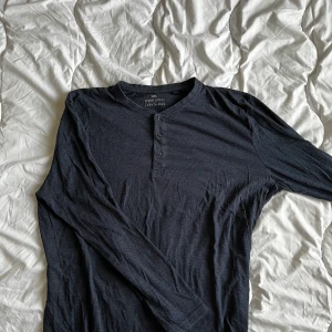 Angelo Litrico henley  - Navy blue Angelo Litrico Henley.  Size XXL but fits XL. Materials: 100% Cotton. Possible to combine with other sweaters in bulk buy! 