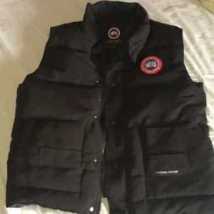 Canada goose väst - Säljer min canada goose väst som jag inte har användning av längre, pris kan diskuteras, hör av er!