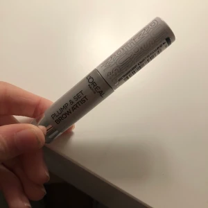 Brow gel - Brow gel från isadora. Helt oanvänd! Frakt tillkommer på 14kr.