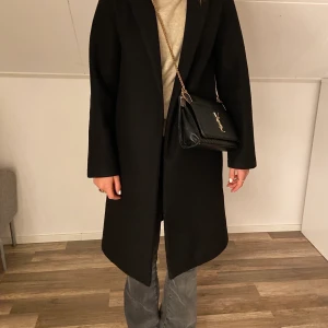Lång kappa - Jätte fin lång svart kappa från zara, stl S