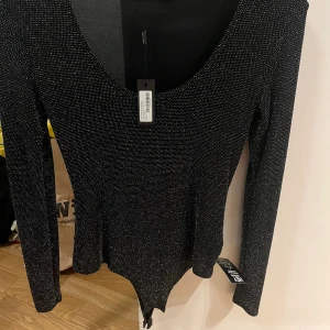 Body - Glittrig body, aldrig använd 