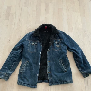 Cheap Monday Jeans jacka  - Vintage cheap manday jeans jacka i mycket bra skick. 