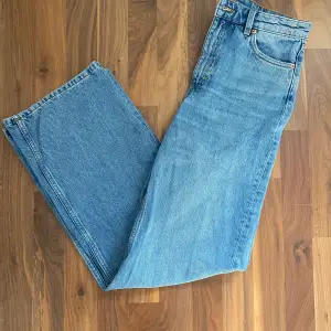 Blå monki jeans, midwaist  strl: 26
