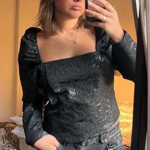 Topp - Sjukt snygg festtop från H&M, aldrig använd