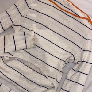 Tröja från Zara - Kommer inte till användning. Storlek Xs. Öppen vid magen.