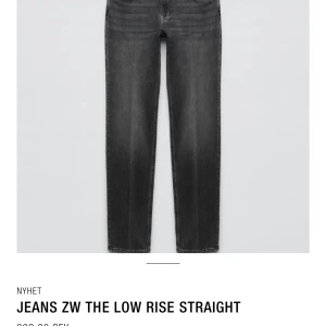 Zara lågmidjade jeans - Säljer dessa populära lågmidjade zara jeans i färgen grå. Använda endast en gång, inga effekter💖säljer pga fel storlek 
