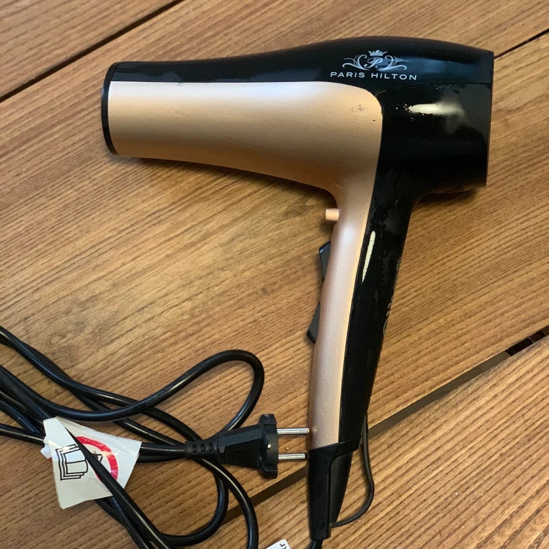 Paris Hilton hårfön  - 91