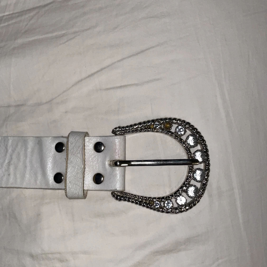 White belt with jewelry - 91