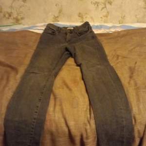 Svarta jeans som jag har köpt på lindex 
