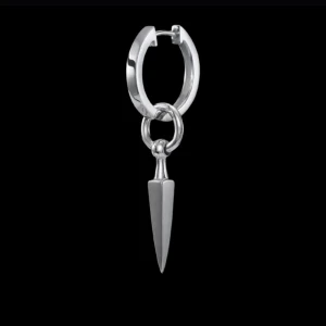 Maria Nilsdotter  - Funderar på att sälja mitt ”custom made Chaos Queen Earring”. Köptes för 3795kr, men säljs vid bra bud ❤️