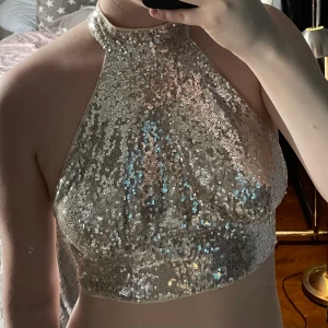 Fest topp - Intressekoll på denna glittriga toppen🥰