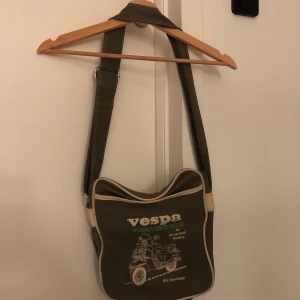 Väska  - Lite grönare i verkligheten, 70kr 👍👍