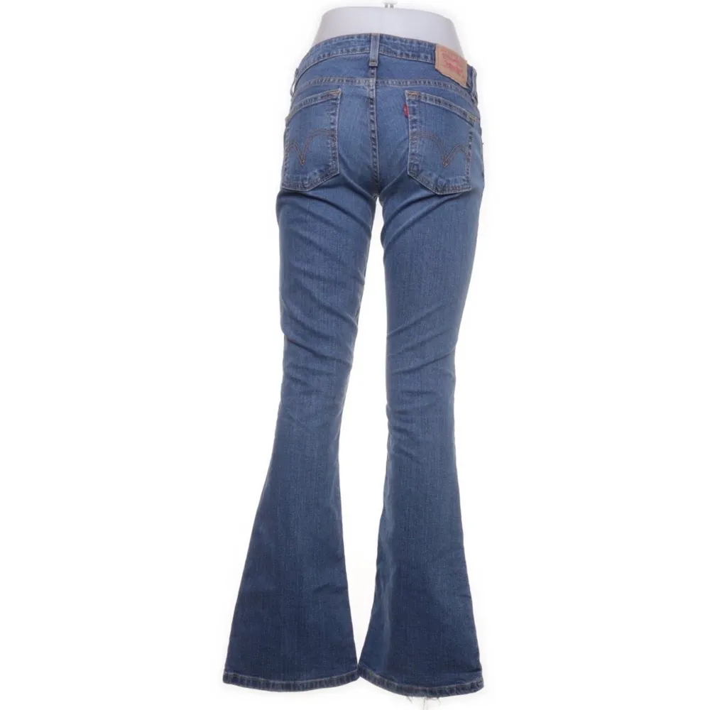 Snygga Levis Jeans storlek 36-38. Mycket bra skick, köparen står för frakten.. Jeans & Byxor.