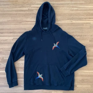 Axel Arigato hoodie  - Classic Axel arigato hoodie med broderade fåglar. Inga fel inga hål eller slitage Storlek L