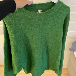 Grön stickad tröja - Jätte snygg grön stickad tröja från Nelly slm också är super skön