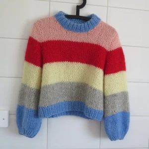 Ganni Julliard - Ganni stickad tröja strl XS i bra skick! 50% mohair 50% ull, nypris ca 4000kr. Frakt tillkommer☺️SKICKA MEDDELANDE INNAN KÖP❗️❗️❗️