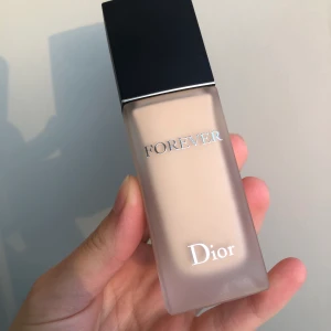Dior foundation  - Säljer min Dior foundation i shade 0N pga att den inte passar min hudton. Den är endast testad så nästan helfull. Nypriset är 535kr, Mitt pris är 399kr. Skriv om du har frågor ❤️❤️