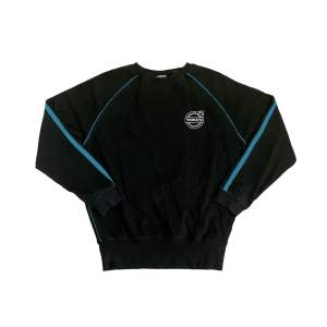 Volvo Vintage Unisex Sweatshirt 🖤💙  Pris:  •250kr  Stl: L  Bredd 60cm Längd 70cm  Kontakta mig för mer info 🤩 