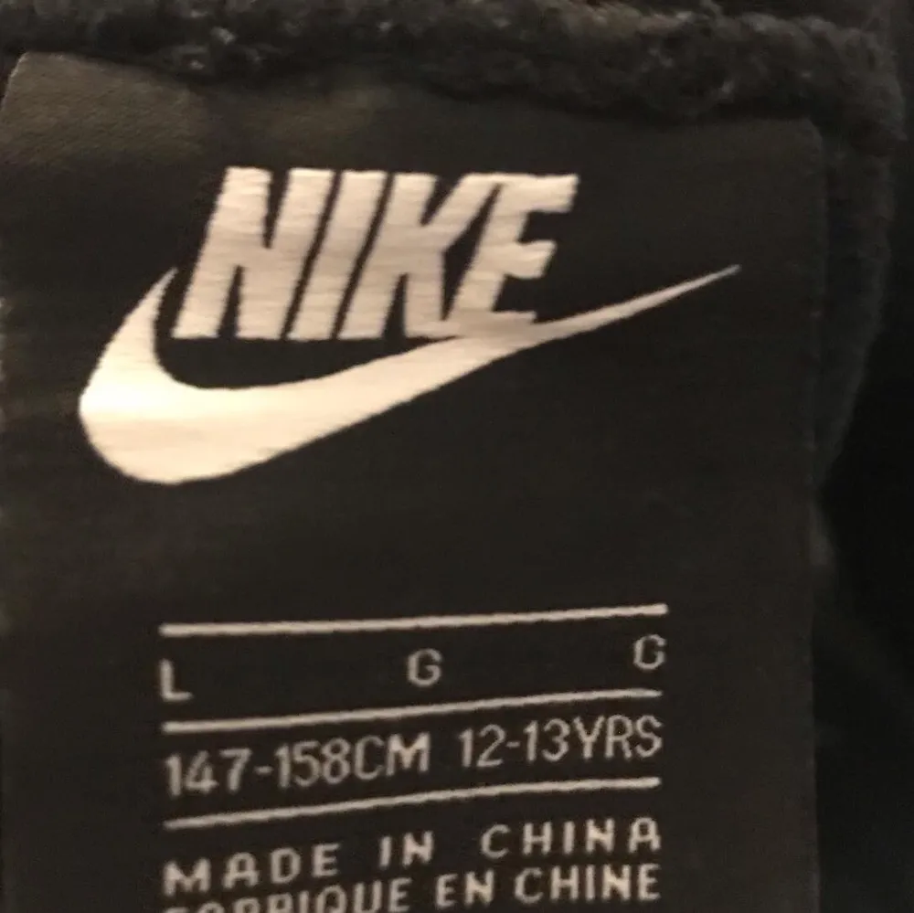 Nike byxor  Storlek xs  Pris 99kr  Fraktar eller möts upp i Gbg . Jeans & Byxor.