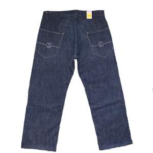 fett y2k baggy jeans från skatemärket etnies, bra skick förutom att några stygn har gått upp på ena bakfickan (3e bilden)