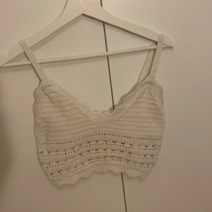 Vitt virkat linne - Använd ett fåtal gånger. I perfekt skick 