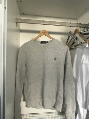 Polo raulph lauren tröja - En polo raulph lauren tröja till salu då den inte kommer till användning den är strl s och bra skick 