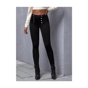 Leggings - Svarta Leggings med hög midja från SHEIN i storlek S, stor i storleken så skulle snarare säga M/L Endast provad.  Säljes pågrund av att dem var förstora.