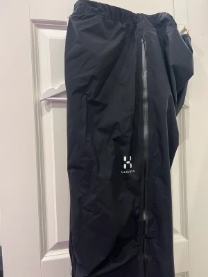 Haglöfs L.I.M III PANT MEN NYSKICK - Sparsamt använd Haglöfs byxa. Storlek XXL passar Stor L/Xl. Längden passar mig bra som är 187.  Kostar 2400 I butik