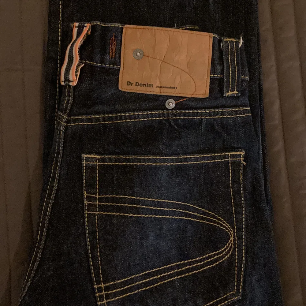 Coola mörkblå vintage jeans från Dr. Denim i fint skick😁🙌🏼. Jeans & Byxor.