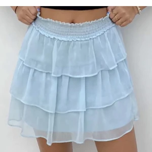 Volangkjol  - Populär volangkjol från HM, knappt använd