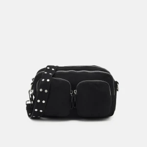 Gina bag - Intressekoll på denna fina väskan från gina! Passar till allt och är i perfekt storlek! Använd men ändå bra skick! LÄGG PRISFÖRSLAG!! Skriv för frågor!!💕💕💕