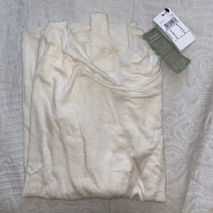 Intimissimi tröja  - Säljer min vita tröja från intimisimi, aldrig använd bara testad 💗