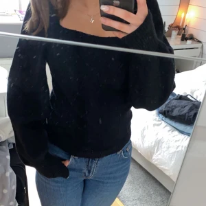 Stickad tröja - Jättesöt svart stickad tröja från hm!💓