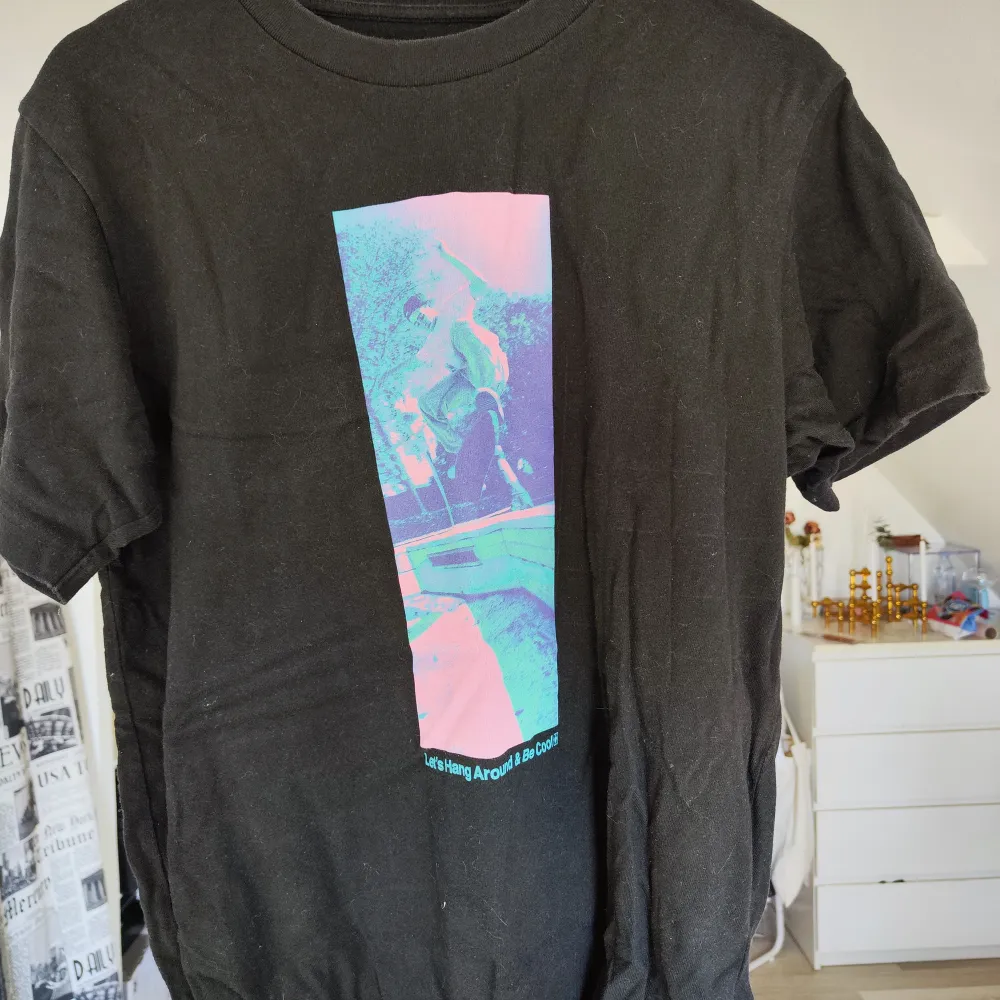 Uniqlo x girl skateboards tshirt i storlek M. . T-shirts.