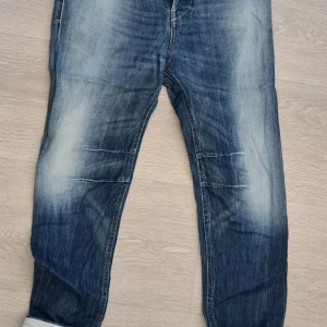 Jeans från Diesel  - Jeans från Diesel i boyfriend-modell. Använa 1 gång. 