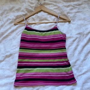 Multifärgad topp - Fin topp köpte second hand