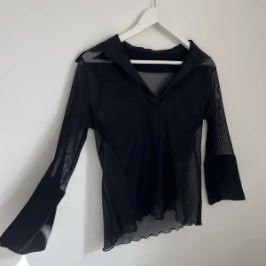 Svart mesh tröja  - Säljer då den inte kommit till användning, fint skick 