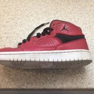 Eur 36.5 ingen box tvättade använda typ 10 gånger - Bra skick lite trasiga men ändå bra