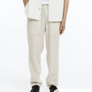 Linnebyxor - Tja, har dessa linnebyxor helt nya, aldrig använda. Storlek XL men passar L. Köpta på chansning men var för långa för mig. säljer de för 250kr Nypris 399🤙🏽😃