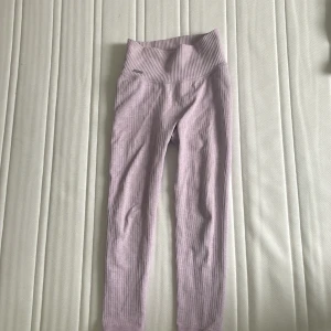 Aimn tights  - Jättesöta aimn tights som är rosa, säljer då dom inte kommer till användning. Är storlek xs men passar både Xxs och s. Skriv för fler bilder eller om du har frågor ❤️❤️