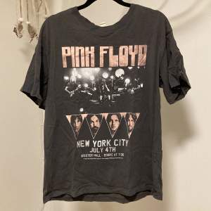 Pink Floyd tröja i storlek M! Perfekt skick🧡